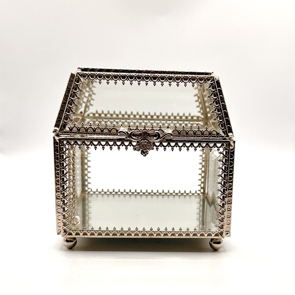 Beautiful Nicole Miller LOVE beveled glass & Silver-tone trinket jewelry box.